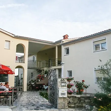 Πανσιόν Croatia 3*